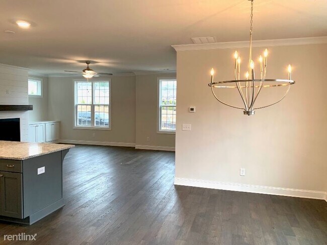 Foto del edificio - 4 br, 3.5 bath House - 570 Turlington Place