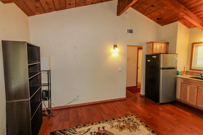 Foto del edificio - 40157 Highland Rd