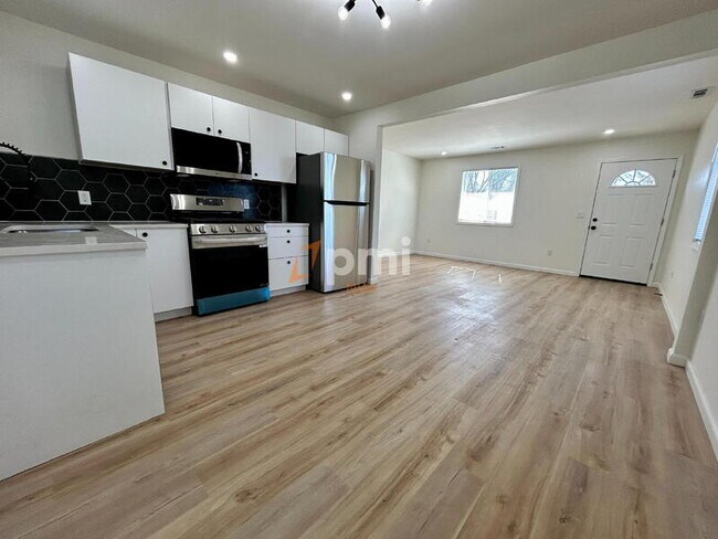 Foto del edificio - 2909 Oakdale Ave