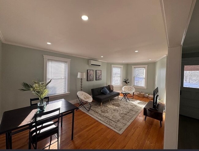 Building Photo - 18 Emerald Ave