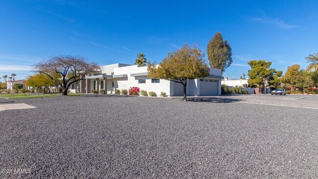 Building Photo - 6120 E Mountain View Rd
