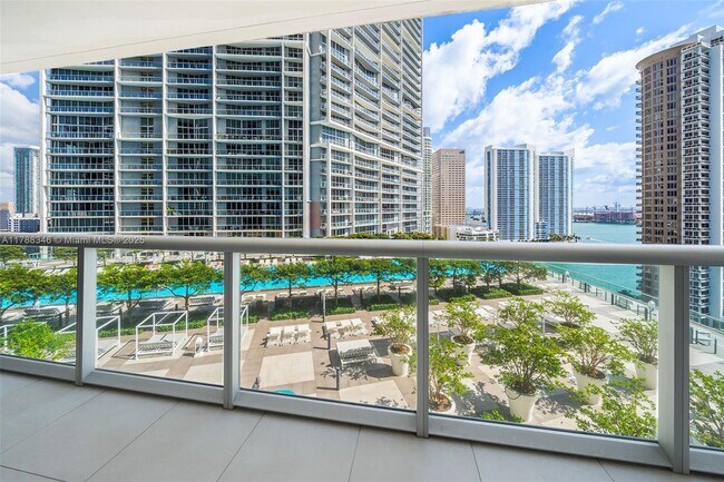 Foto del edificio - 495 Brickell Ave