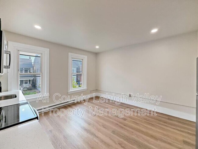 Foto del edificio - 122 E Goepp St