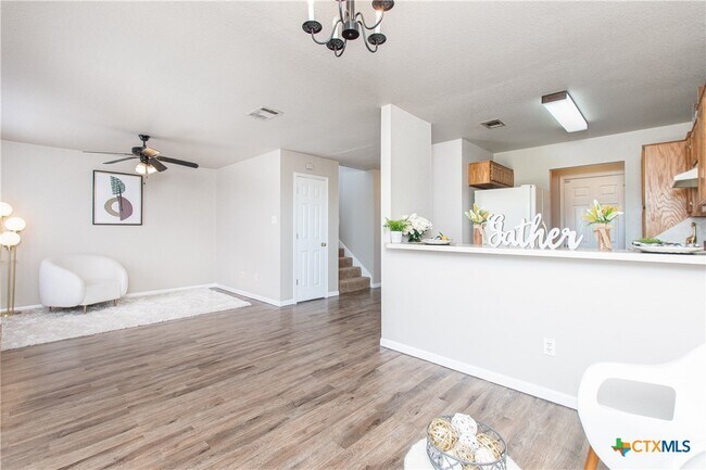 Building Photo - 402 Deloris Dr