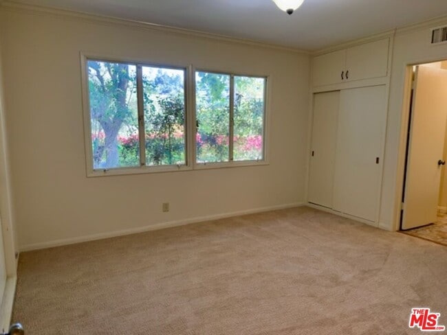 Building Photo - 2290 Canonita Dr