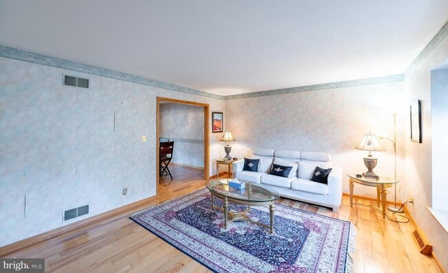 Building Photo - 211 Caravan Dr