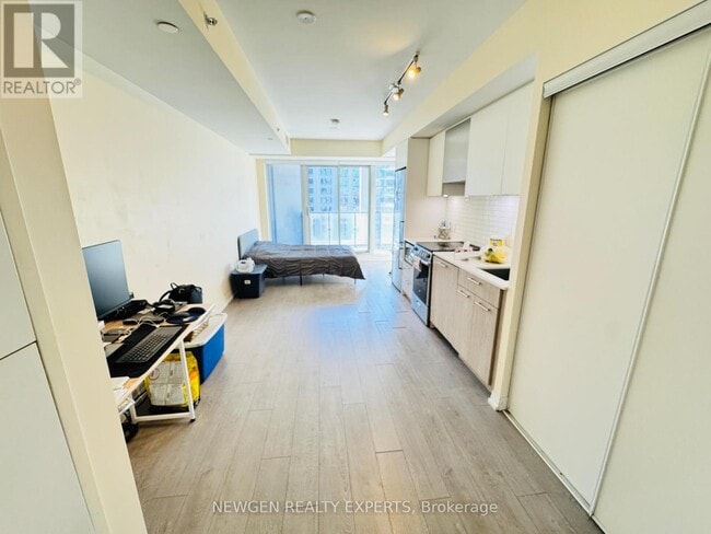 Building Photo - 251 Jarvis St