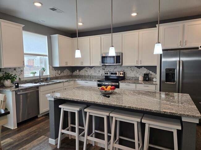Foto del edificio - Built in 2021 Spacious Home with 4 bedroom...