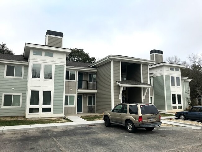 Building Photo - 277 Alexandra Drive