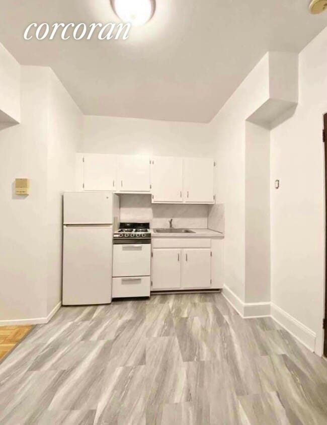 Building Photo - 344 E 76th St