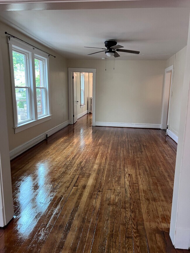 Building Photo - 527 Fayette St
