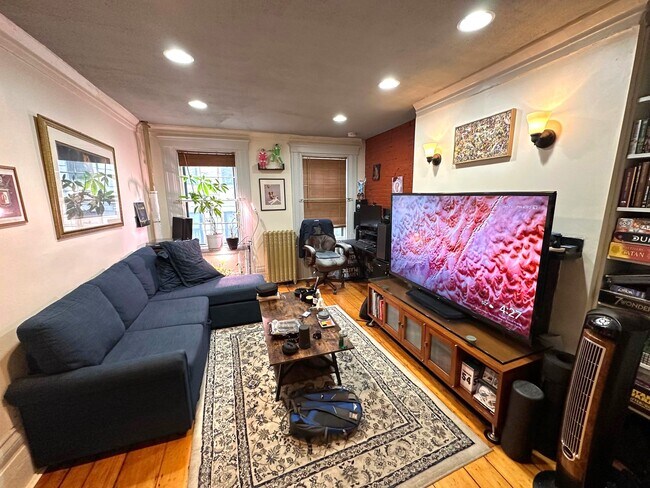 Foto del edificio - 18 S Russell St