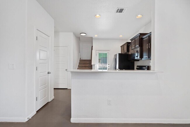 Building Photo - 5804 Loblolly Ln