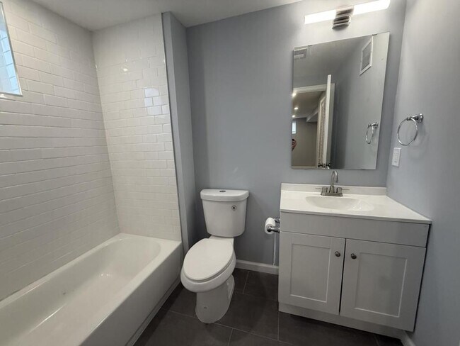 Foto del edificio - 9613 Harding Ave