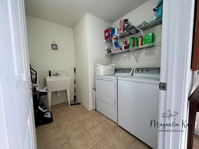 Foto del edificio - 765 Riverward Dr