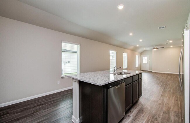 Foto del edificio - 5111 Shelby Katherine Dr
