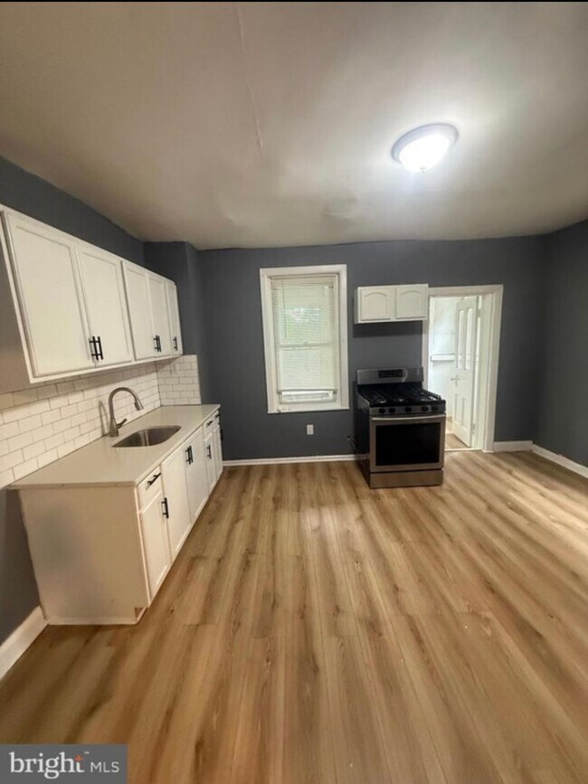 Building Photo - Newly Renovated 3 Bed, 1 bath for rent