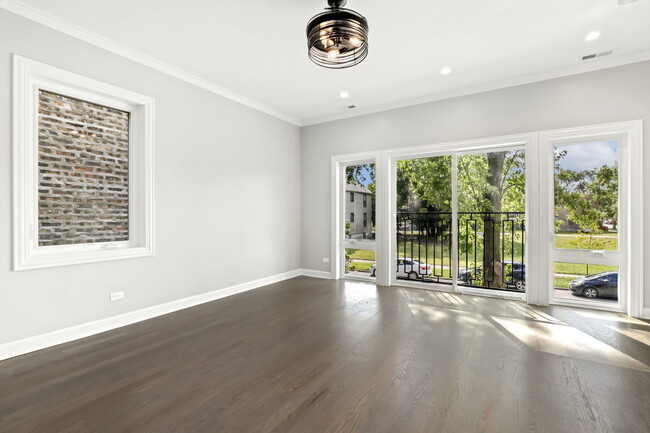 Foto del edificio - 4605 S Langley Ave