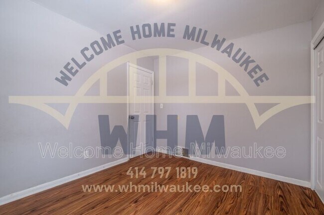 Foto del edificio - 6900 N Sussex St