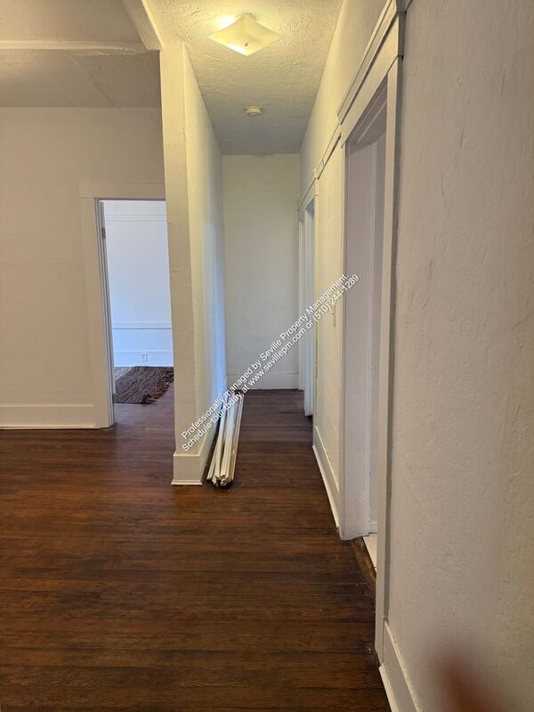 Building Photo - 1806 Filbert St