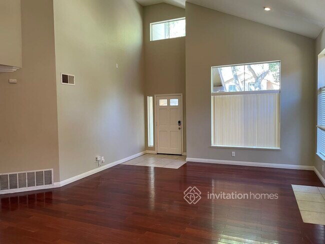Building Photo - 11847 Eldridge Ave