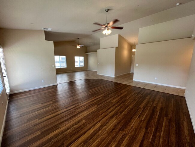 Building Photo - Immaculate NW Visalia home for rent coming...