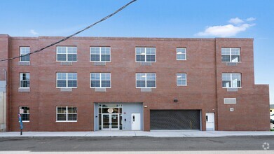 Building Photo - 1 Center St