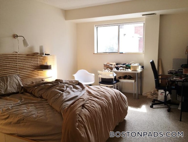 Building Photo - 345 Franklin St