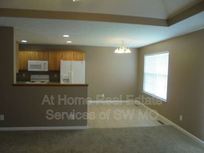 Building Photo - 304b Excalibur Ct