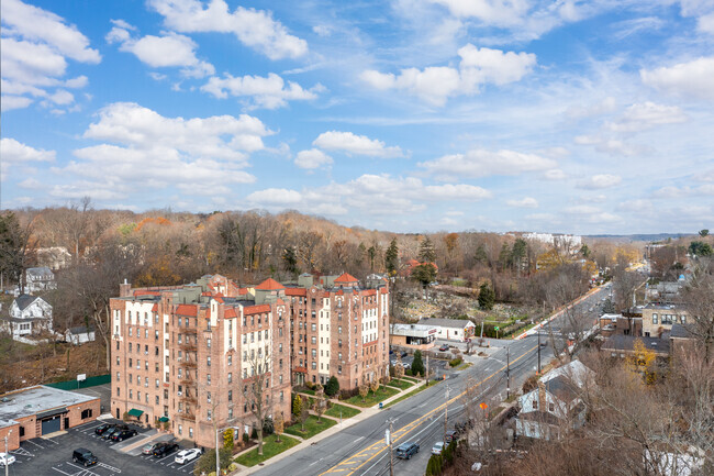 Aerial Photo - Hartsdale Gardens