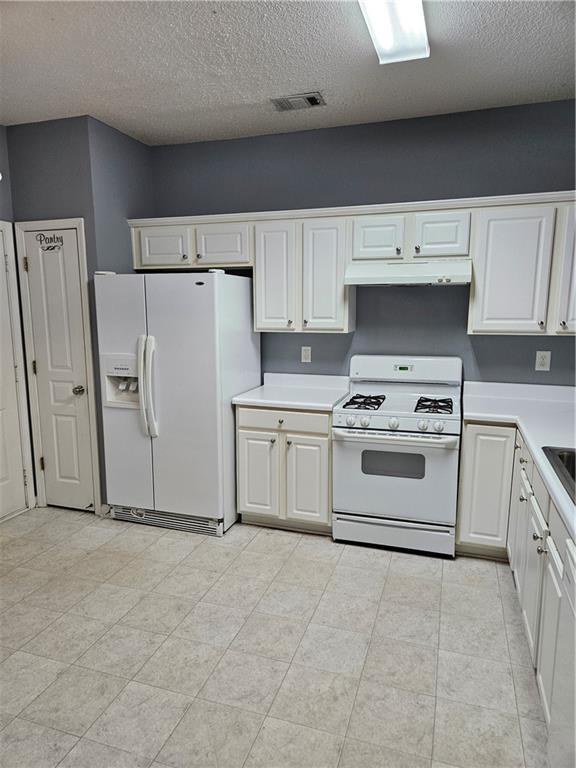 Foto del edificio - 4209 Royal Regency Cir