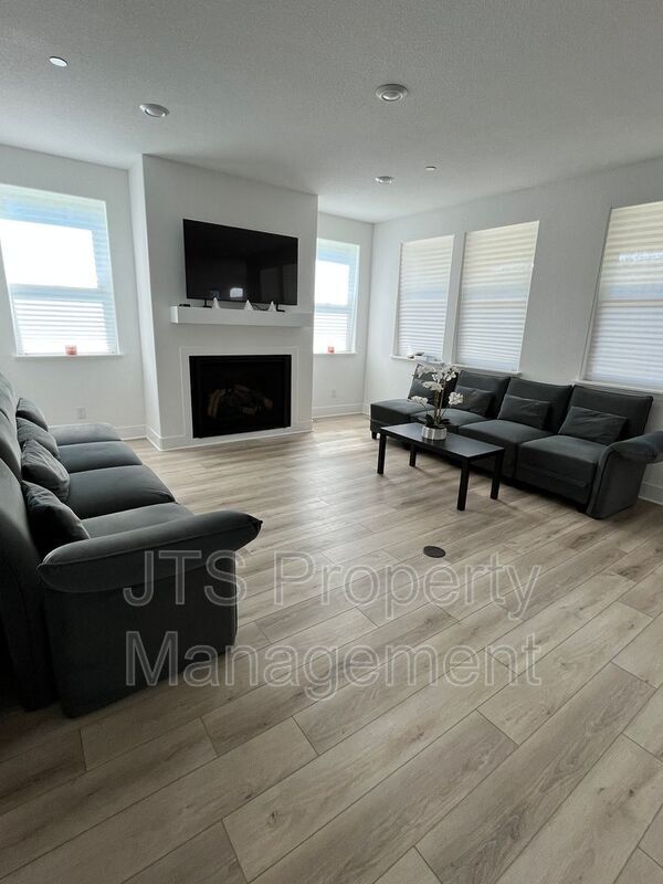 Building Photo - 4070 Monterey Grv