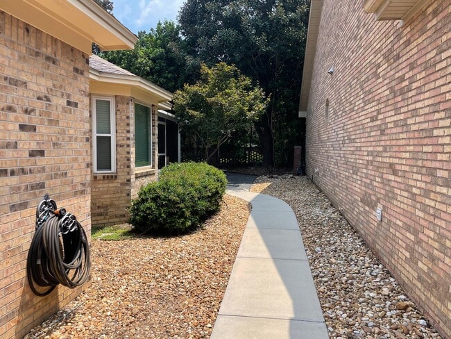 Building Photo - 4280 Riverchase Dr