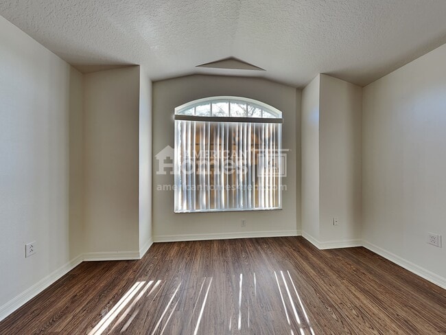 Building Photo - 23121 Emerson Way