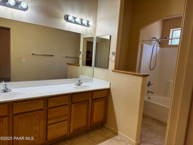Foto del edificio - 6830 E Sandhurst Dr