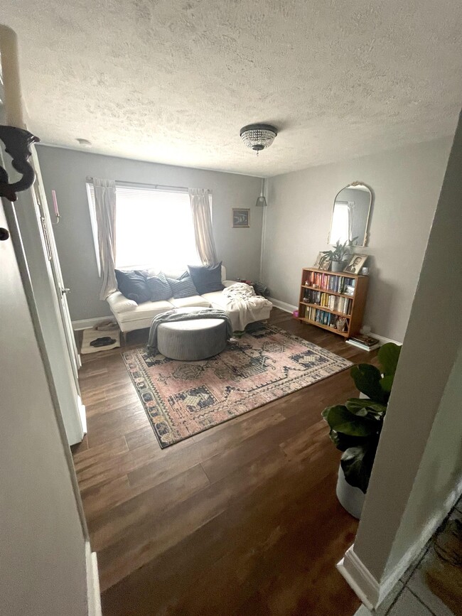 Building Photo - 104 Mill St