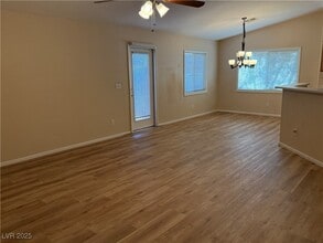 Building Photo - 2709 Sonador St