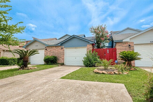 Building Photo - 526 Birdsong Dr