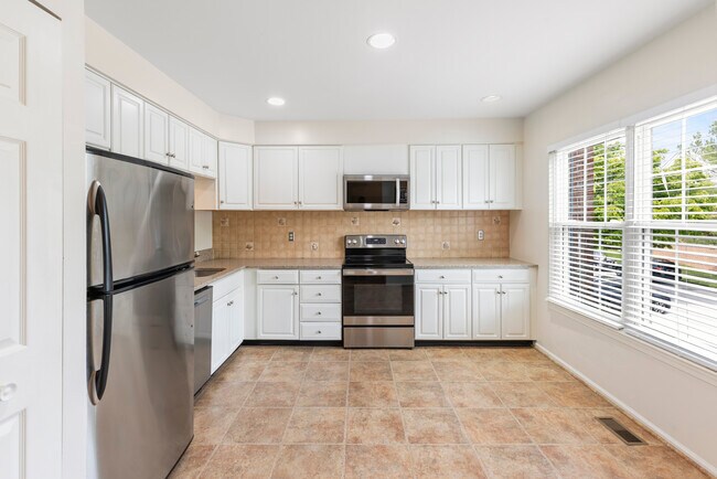 Foto del edificio - 2056 Griffis Ave