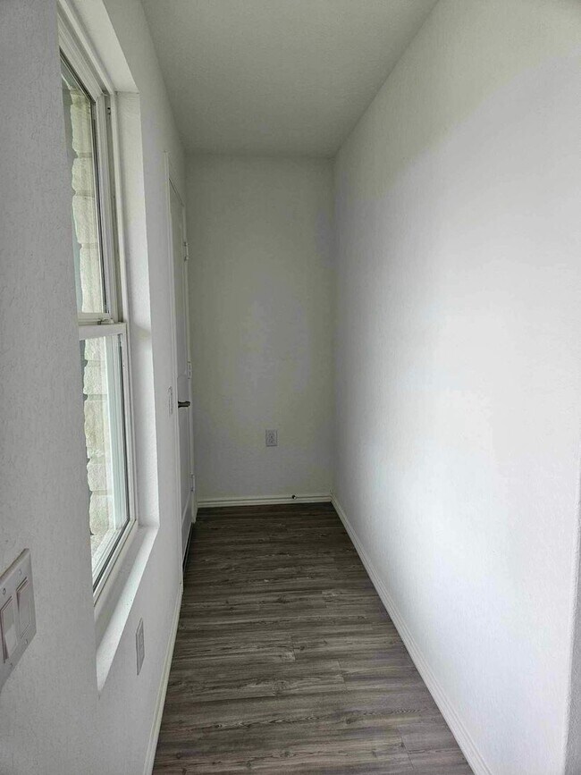 Foto del edificio - Welcome to Your Home in the Desirable Vida Subdivision!