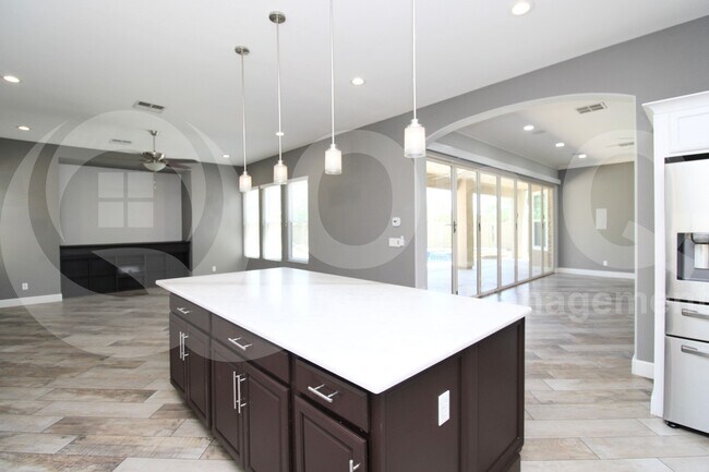 Building Photo - 830 W Cherrywood Dr
