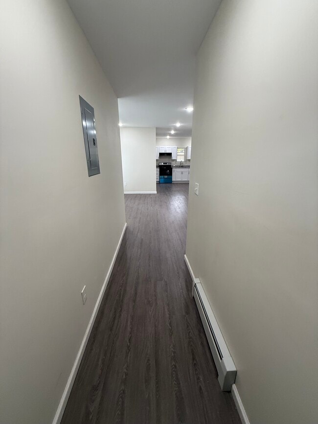 Entrance hallway - 14 Brook St