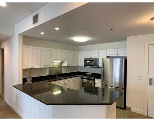 Foto del edificio - 614 Pond St