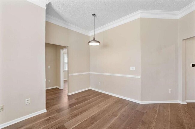 Foto del edificio - 5559 Glenridge Dr