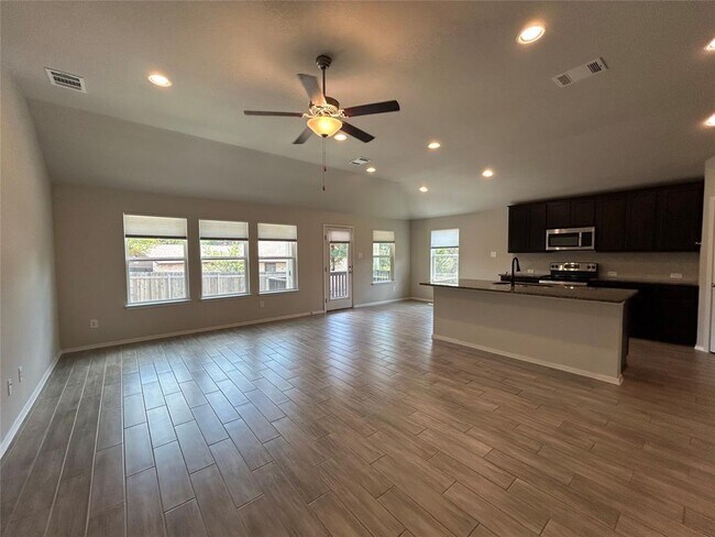 Foto del edificio - 21713 Ticonderoga Ave