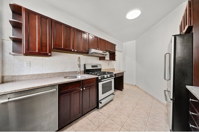 Foto del edificio - 553 Undercliff Ave