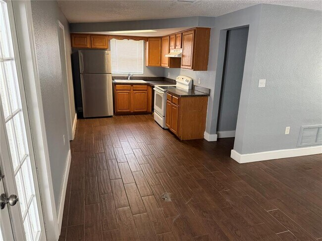 Foto del edificio - 10010 Regency Park Blvd