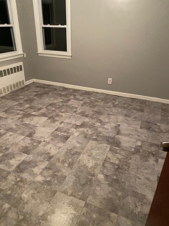 Foto del edificio - 1323 E 56th St