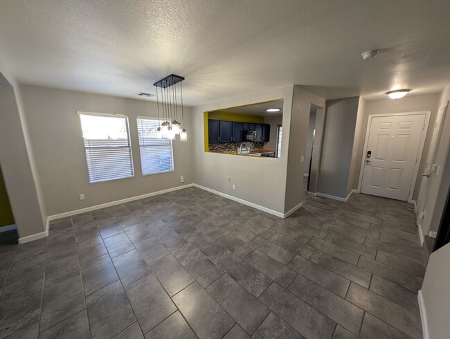 Foto del edificio - 3 Bedroom Home in the Waterford Square Com...