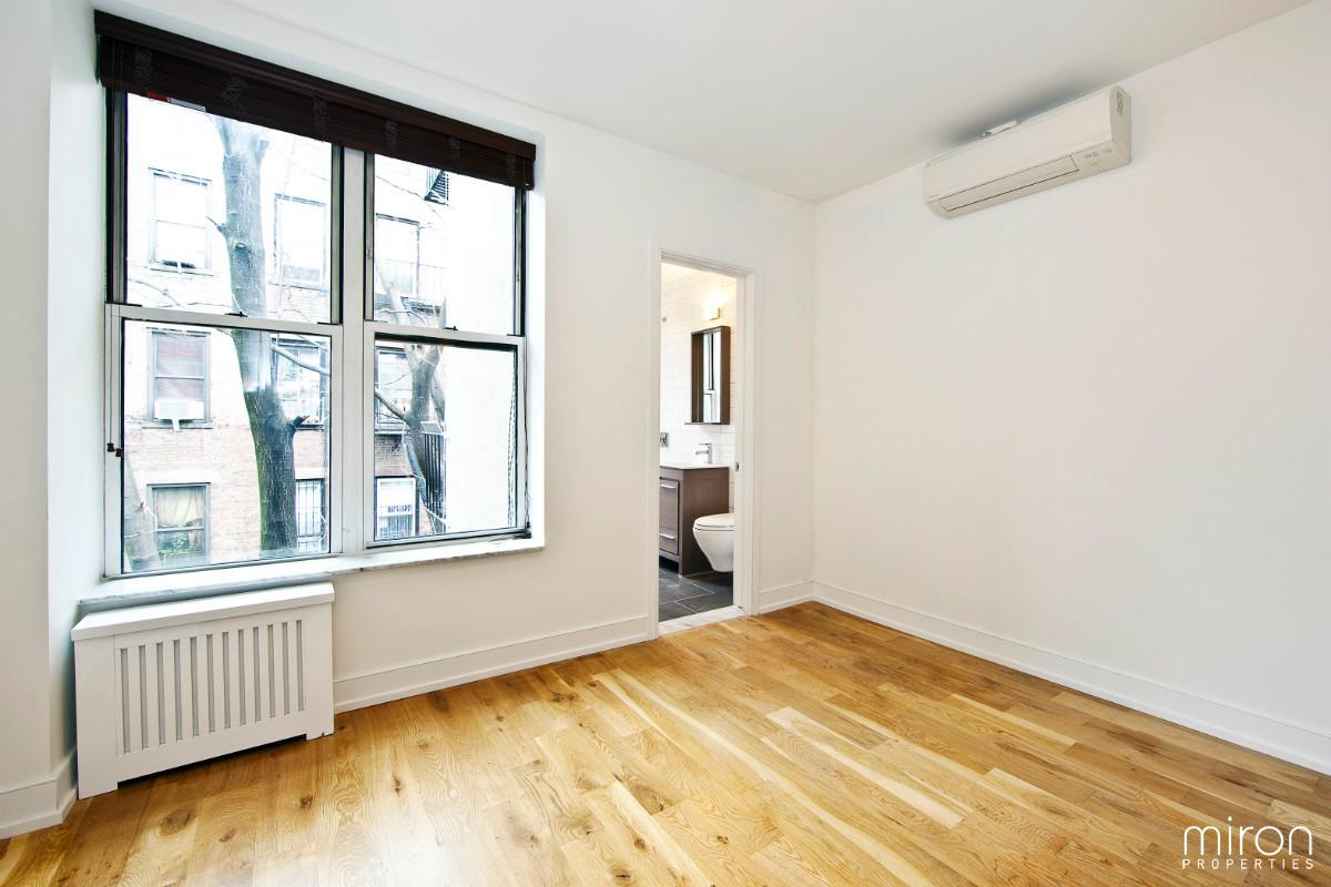 Primary Photo - 229 E 5th St